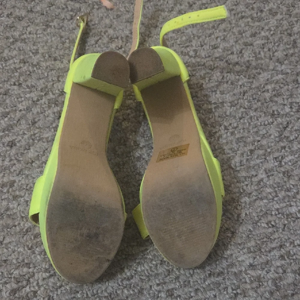 TOP Moda Women's Vibrant Yellow Heels - Picture 3 of 5